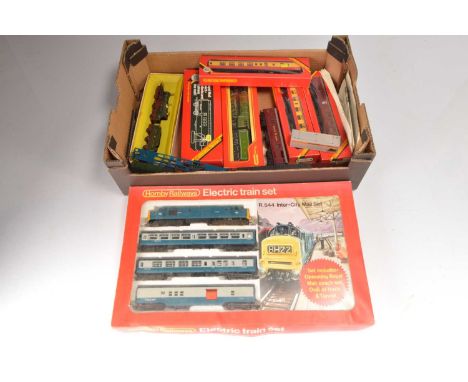 Tri-ang Hornby and Early Hornby 00 Gauge Train Set Locomotives and Coaches (qty) Hornby R544 Inter-City Mail Set comprising B