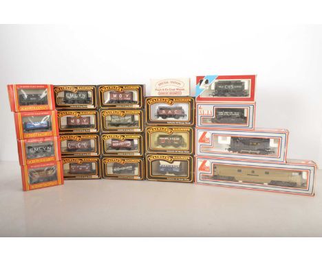 Hornby Lima Mainline 00 gauge Diesel Locomotives and Freight wagons in original boxes (20), comprising Lima 205126 Western cl
