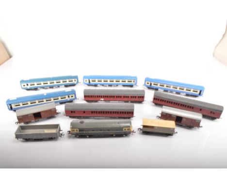 Lima and Tri-ang  O gauge Locomotive coaches and wagons (12), comprising Lima Class 33 Diesel Locomotive BR green D6506, Lima
