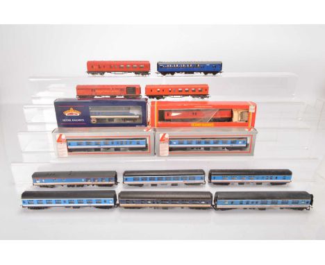 Hornby Lima Bachmann 00 gauge Coaches in Network South East/ Royal Mail liveries (14), comprising in original boxes Bachmann 