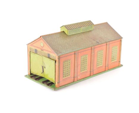 Hornby 0 Gauge No 2A Engine Shed, version 2A with simpler detail, Vents but no chimneys, generally F, roof a little dull, all