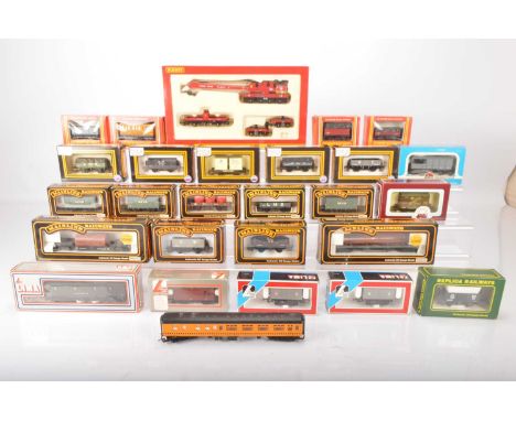 Mainline Dapol Hornby  00 gauge Wagons and coaches in original boxes  (27), comprising Mainline 37418 Well wagon, 3746 Bolste