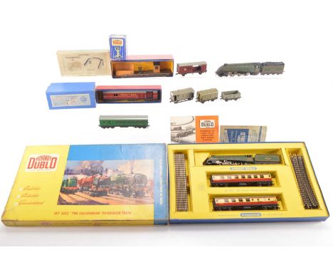 Hornby-Dublo 00 Gauge boxed 2-Rail 2022 'The Caledonian' Train Set and boxed and unboxed additional Class A4  Locomotive Roll