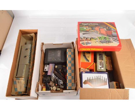 Assorted makes of 00/H0 gauge track accessories Buildings and modelling tools (qty in 3 boxes), comprising in original boxes 