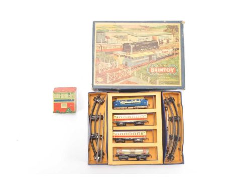 Welsotoys Brimtoy Tinplate 00 Gauge Boxed Electric Train Set (2),  comprising, blue 4-wheel Deltic style D5001 Diesel, two re