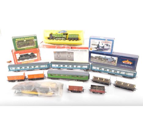 Bachmann Replica Hornby  Locomotives and coaches 00 gauge with a controller and kit (17), comprising in original boxes Replic