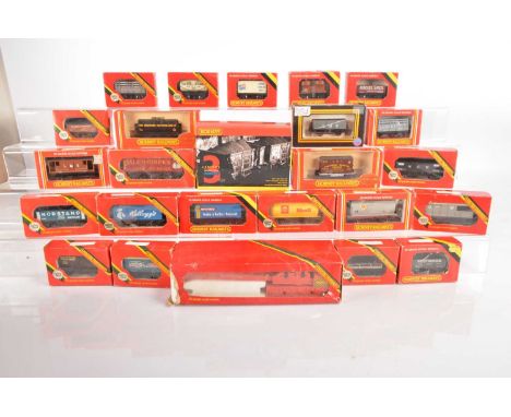 Hornby freight wagons 00 gauge in original boxes (25), including R739 75 tonne crane with bogies and carrier, R670 Palethorpe