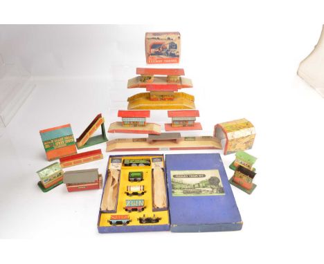 Mettoy Tinplate 00 Gauge Clockwork Train set and various makers 0 Gauge Tinplate and wood Station and Lineside Buildings (16)