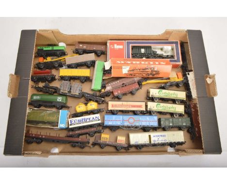 Lima and other H0 gauge freight wagons (32), comprising in original boxes Lima 8040 transformer wagon (damaged), Marklin bogi