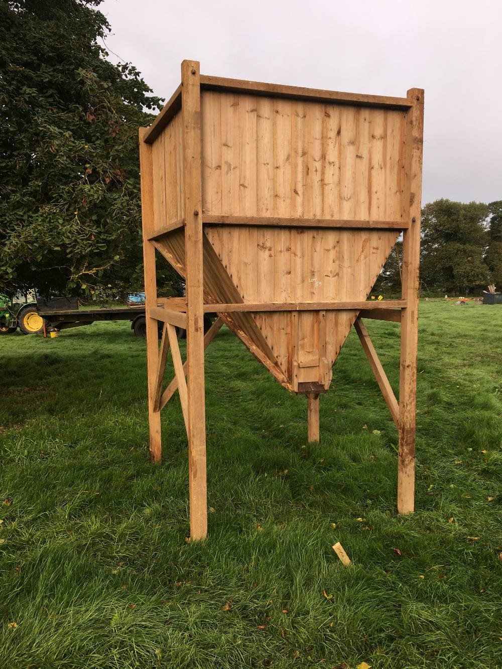 2.5 TONNE WOODEN GRAIN BIN