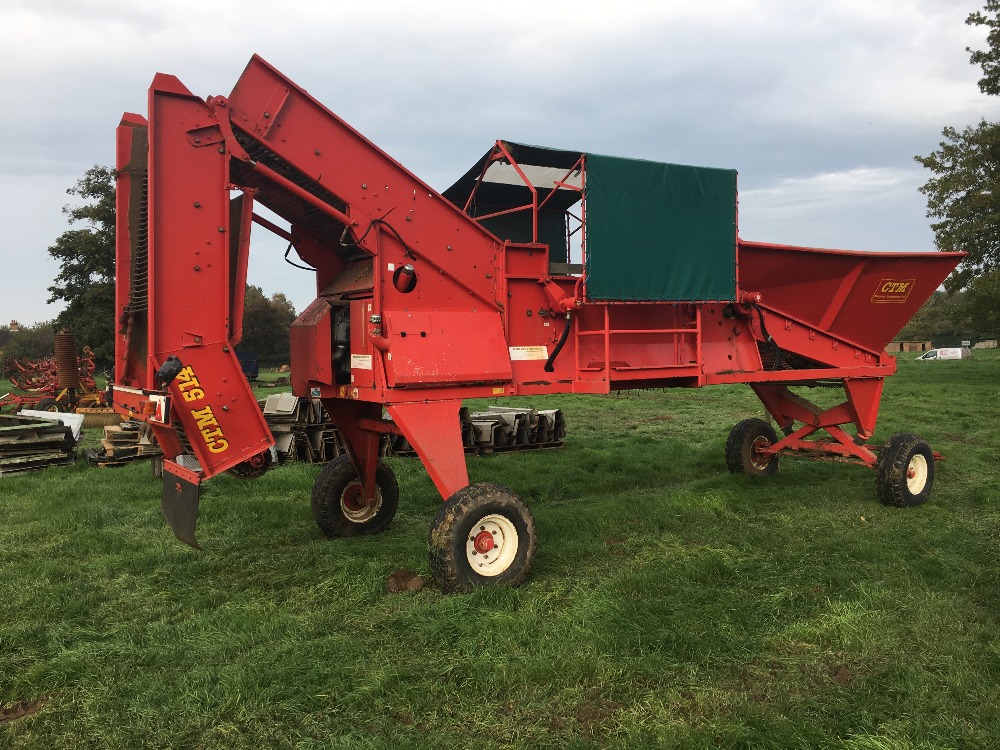 2004 CTM 514 Sugar Beet Cleaner Loader with Picking off Table and Pre Cleaning s. 1636 Hours