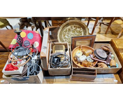 Vintage Paximat slide projector, quantity of cutlery and place mats, assorted items of treen&nbsp;to include carved elephants