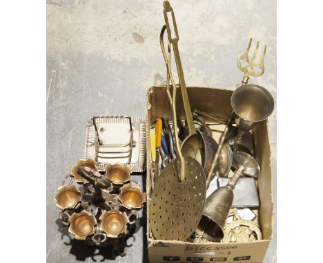 Silver plated egg cup stand and eggcups, a plated breakfast caddy, a small collection of horse brasses, etc (1 box)&nbsp;
