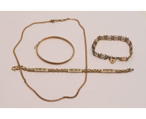 A mixed lot of 9ct gold jewellery comprising bangle, gate bracelet and chains (approx 35g)