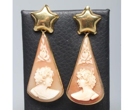 A PAIR OF SHELL CAMEO DROP EARRINGS, the rounded triangular panels each carved with a lady's head portrait below a flower to 