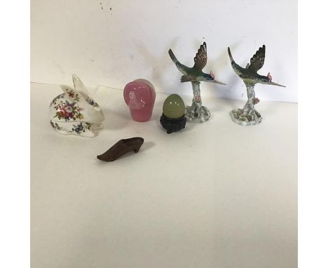 Vista Alegre, a pair of 1960s/70s exotic porcelain models of birds, decorated with polychrome enamels (h.11cm), a glass eleph