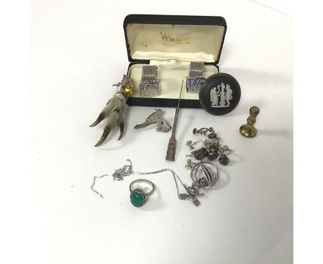 A mixed lot comprising a grouse claw brooch with a silver thistle mount with citrine, a silver chain with curling pendant, a 