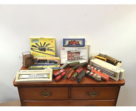 A collection of model railway track and trains, principally American made, to include engines from the Seaboard Coastline and