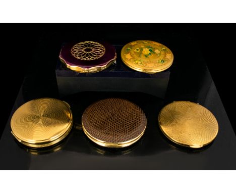 A Collection Of Vintage Kigu Powder Compacts Five in total to include circular gold tone floral design compact, regency flora