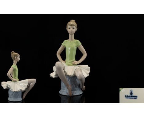 Lladro Porcelain Ballerina Figure 'Laura', model no 1360. Issued 1978-1993 - retired. Height 9 inches - 22.5 cms, First quali