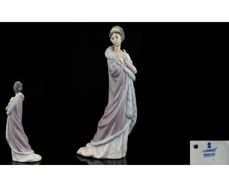 Lladro Porcelain Figure Elegant Ladies 'Milanese Lady' model no 5323. Issued 1985-1994. Height 10.25 inches 25.75 cms. First 