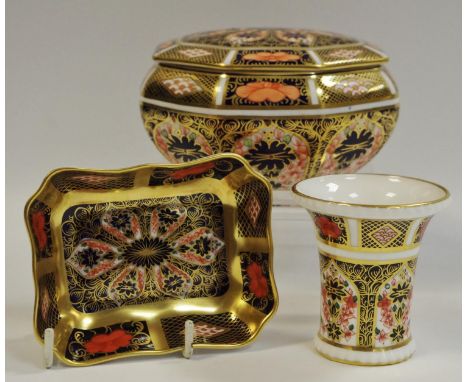 A Royal Crown Derby 1128 pattern octagonal box and cover printed marks date code for 1933; a 1128 pattern oblong trinket dish