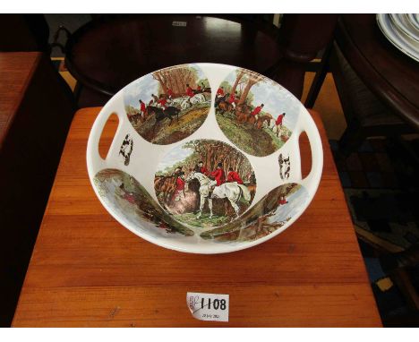 A ceramic handled bowl with hunting scene design, 20cm diameter
