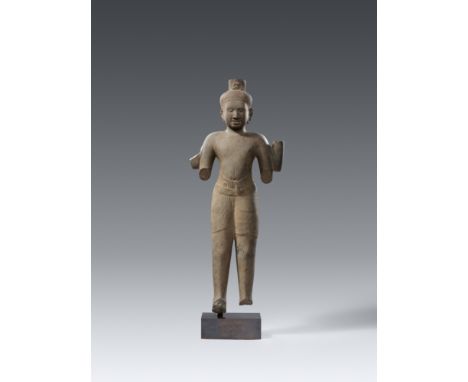 Figur des Bodhisattva Avalokiteshvara. Grauer Stein. Kambodscha. Baphuon-Stil, 2. Hälfte 11. Jh.Aufrecht stehend mit vier Arm