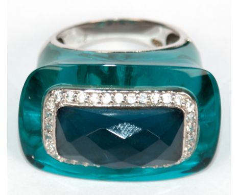 Ring, 925er Silber, blauer, facettierter Achat mit Entourage aus weißen Zirkonia in türkiser Acryl-Fassung, RG 58, Innen-Dm. 