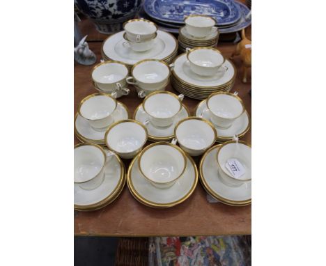 Good quality Royal Worcester Coventry pattern tea and dinner service with gilt rim (56 pieces)