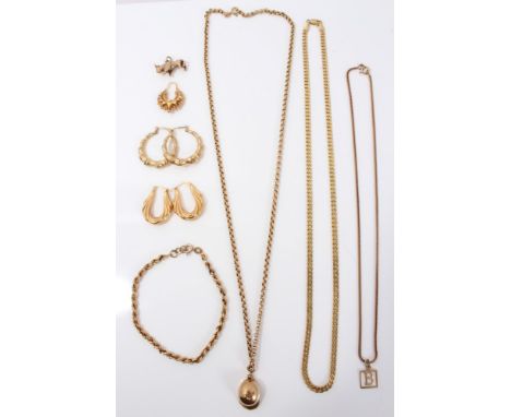 Group of gold and yellow metal jewellery - to include pendants, earrings, chains and bracelets  CONDITION REPORT All jeweller