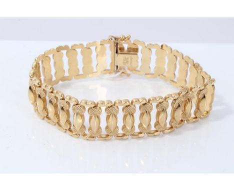 Aurafin gold (14kt) bracelet with ornate links, 18cm long CONDITION REPORT Stamped 14kt to clasp.  Weight approximately 17 gr