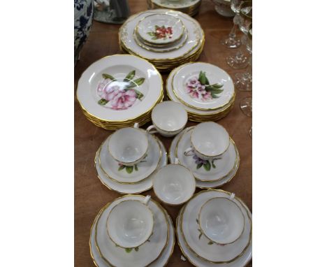 Good quality Spode Copelands china six place setting tea and dinner service with gilt rim and botanical decoration (37 pieces