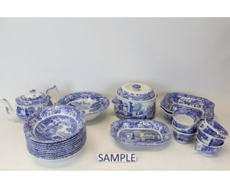 Extensive Copeland Spode blue and white Italian pattern tea and dinner service (123 pieces) CONDITION REPORT In good order ap