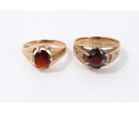 Two 9ct gold signet rings, each set with a garnet CONDITION REPORT Weight 11.8 grams