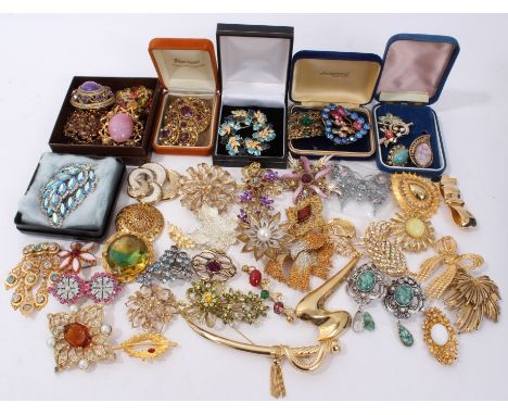 Group of vintage brooches - including Sarah Coventry, Hollywood, Sphinx and Christian Dior gilt sword brooch CONDITION REPORT