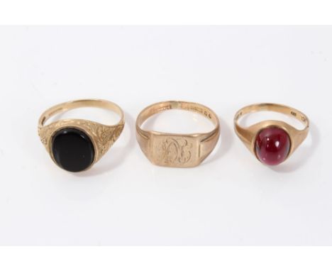 Three 9ct gold signet rings - various CONDITION REPORT Total gross weight approximately 8.4 grams