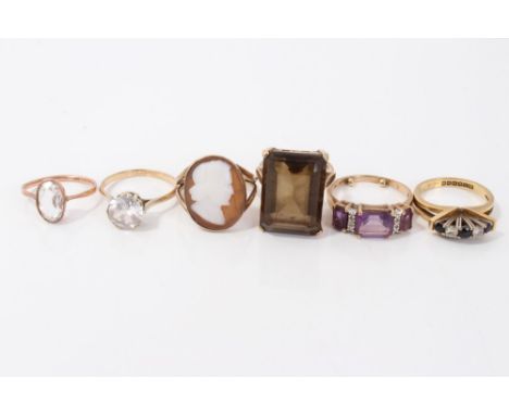 Six gold and gem set dress rings - to include 18ct gold diamond and sapphire five-stone ring, antique cameo ring, amethyst an