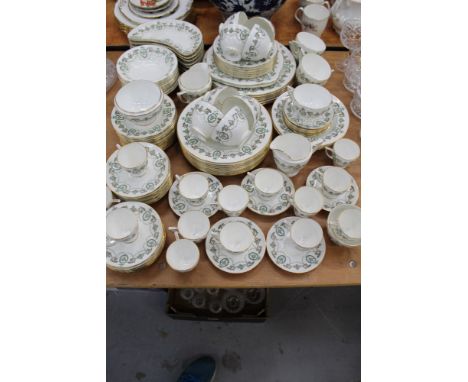 Minton Adam pattern tea and dinner service (113 pieces)