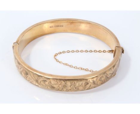 Gold (9ct) bangle with engraved floral scroll decoration, 18cm CONDITION REPORT Weight 17.2 grams
