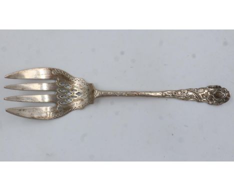 London hallmarked silver two-piece fish servers, combined 164g, London assay. UK P&amp;P Group 1 (£16+VAT for the first lot a