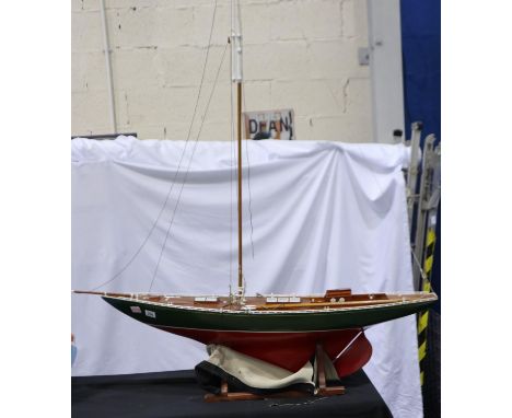 Metcalfe Models Moonbeam model yacht, fitted sail winch, some radio control, requires finishing, L: 130 cm. Not available for