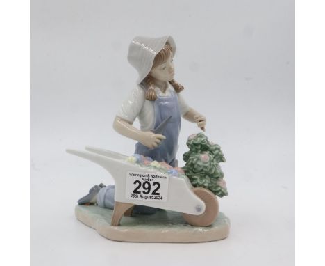 Nao ceramic figure of a girl gardening, H: 20cm. UK P&amp;P Group 2 (£20+VAT for the first lot and £4+VAT for subsequent lots