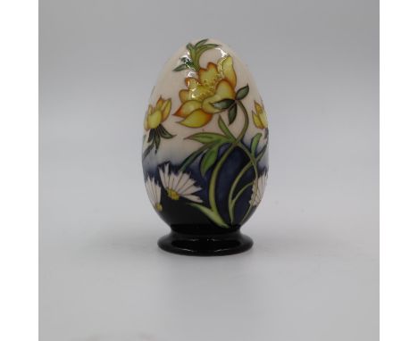 Moorcroft Simplicity egg, 2021, no cracks or chips, H: 11 cm. UK P&amp;P Group 1 (£16+VAT for the first lot and £2+VAT for su