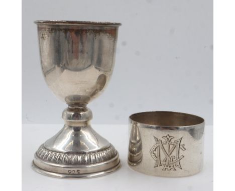 925 silver egg cup, 19g, and a white metal napkin ring (2). UK P&amp;P Group 0 (£6+VAT for the first lot and £1+VAT for subse