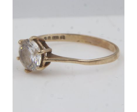 9ct gold solitaire ring set with cubic zirconia, size Q, 1.3g. UK P&amp;P Group 0 (£6+VAT for the first lot and £1+VAT for su