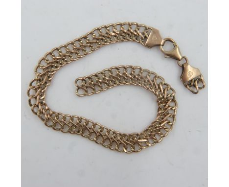 9ct gold bracelet, broken, 3.7g. UK P&amp;P Group 0 (£6+VAT for the first lot and £1+VAT for subsequent lots) 