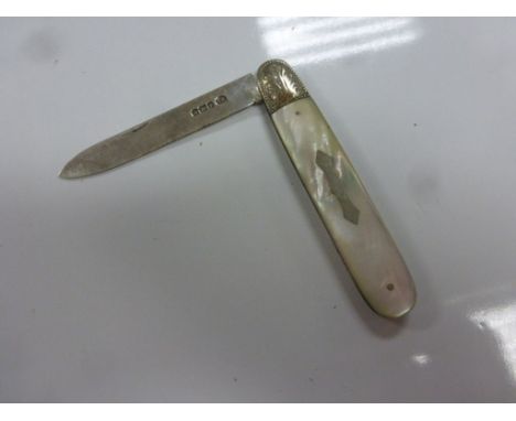 Silver Bladed Pocket Knife with Mother of Pearl Handle, maker GW