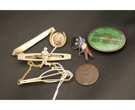 Original ' Robertson's ' Enamel Golfing Golly Brooch with registration no. 72915 together with Two further Enamel Badges, Str