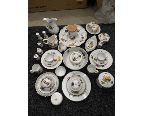 Assorted Collection of Royal Worcester - Evesham Vale, Royal Doulton - Citrus Grove, and Royal Worcester - Arden Tableware 